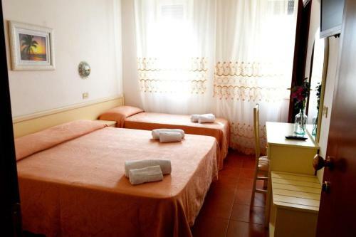 Hostal New Hotel Cirene Triple Room With Brekafast