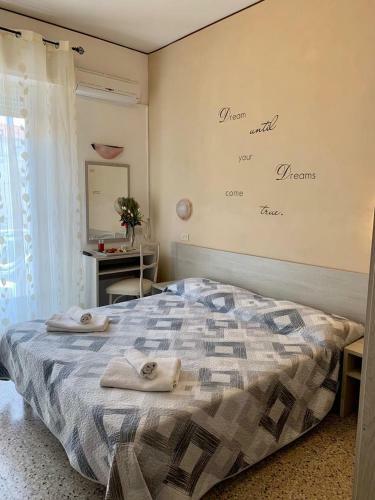 Hostal New Hotel Cirene Triple Room With Brekafast