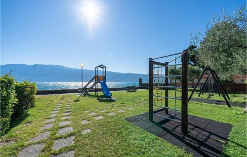 Four-bedroom Holiday Home 0 In Bogliaco Bs