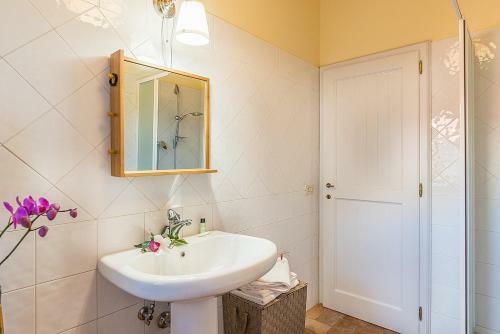 Campana Villa Sleeps 4 Pool Air Con Wifi