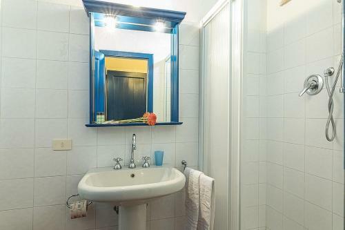 Campana Villa Sleeps 3 Pool Wifi