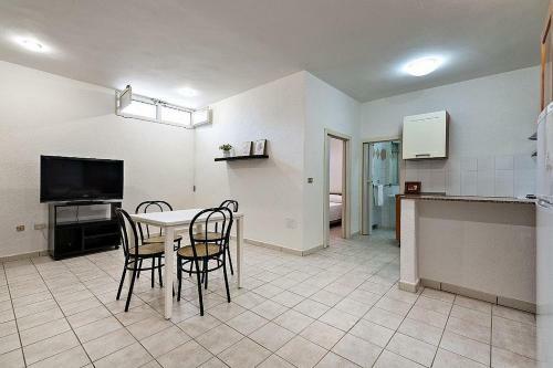 Sanarica Villa Sleeps 12 With Pool And Air Con
