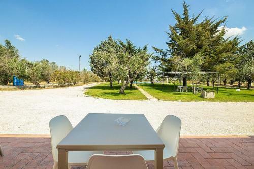 Sanarica Villa Sleeps 12 With Pool And Air Con