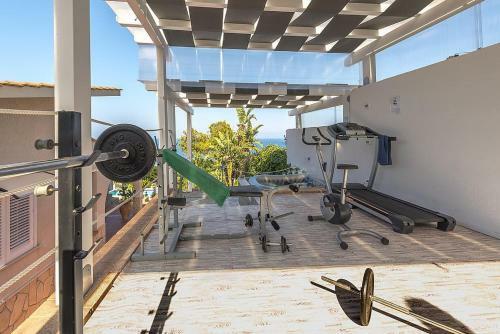 Santa Flavia Villa Sleeps 8 With Pool And Air Con
