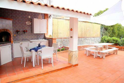 Santa Flavia Villa Sleeps 8 With Pool And Air Con