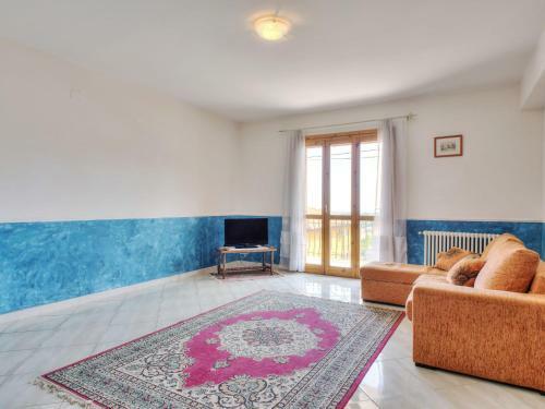 Valley-view Apartment In Sant'alfio With Balcony