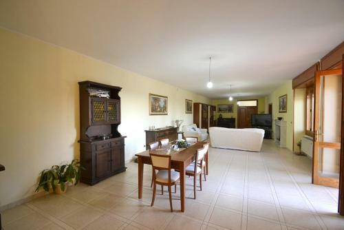 Santa Maria Villa Sleeps 8 Pool Air Con Wifi