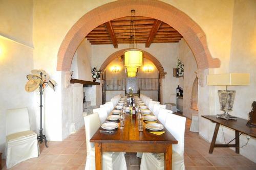 Ellerone Villa Sleeps 24 Pool Air Con Wifi