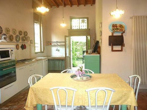 Sermide Villa Sleeps 10 Pool Air Con Wifi