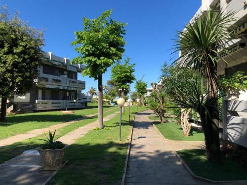 Three-room Apartment In Residence Bordering The Beach