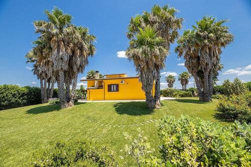 Taviano Villa Sleeps 10 With Pool And Air Con