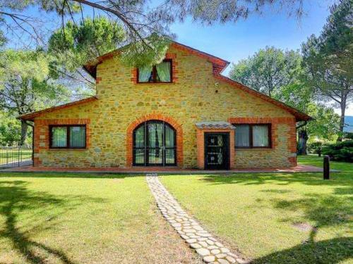 Sunny Tuscan Cottage On Pratomagno Mountain With Orchards