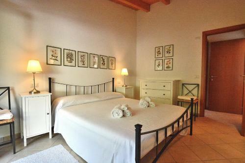 Apartment Bardino With Pool And Lake View