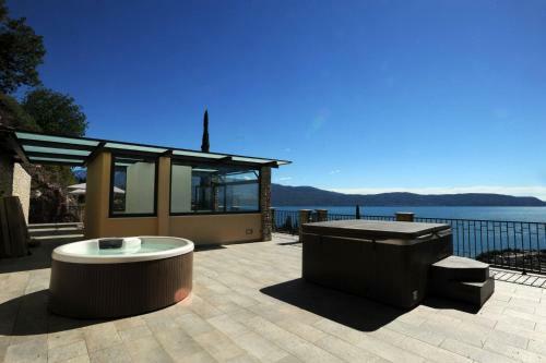 Three-room Apartment Groppello - Green With Large Lake View Terrace