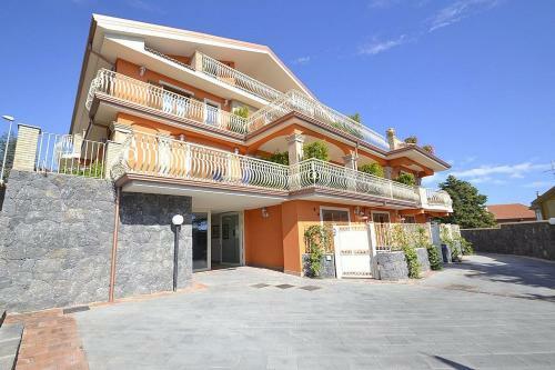 Trecastagni Villa Sleeps 6 Air Con Wifi