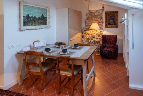 Apartamento S. Trinit� 18, Suites & Rooms