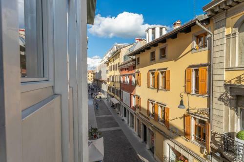 Udine Palazzo D'aronco Modern Apartment