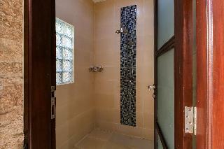 Hotel Aleesha Villas & Deluxe Suites