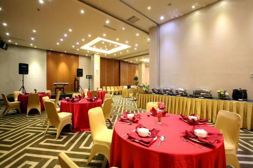 Hotel Continent Centrepoint Panakkukang