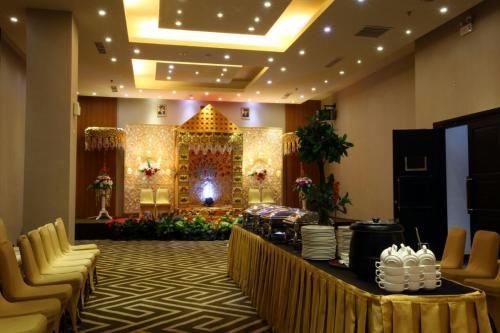 Hotel Continent Centrepoint Panakkukang