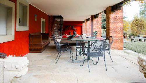 Cremella Villa Sleeps 26 With Pool