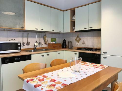 Big Apartment With Lake View And Three Bedrooms