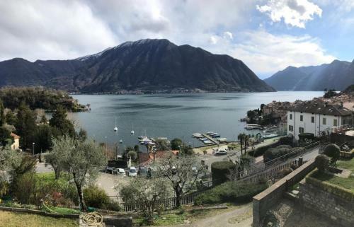 Big Apartment With Lake View And Three Bedrooms