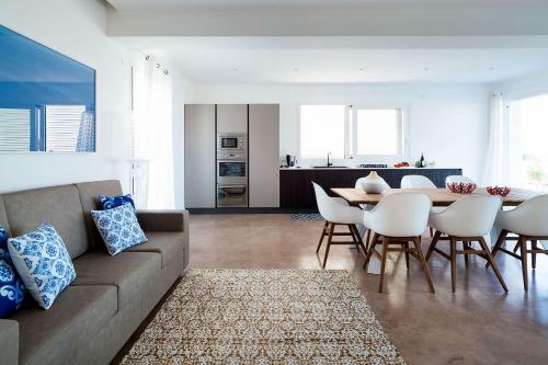 Reitani Villa Sleeps 6 Pool Air Con Wifi T782824