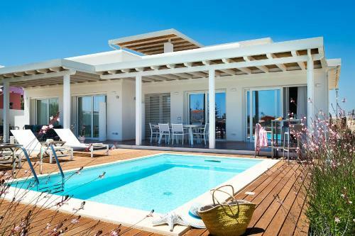 Reitani Villa Sleeps 6 Pool Air Con Wifi T782824
