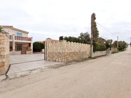 Decent Holiday Home In San Lorenzo With Garden