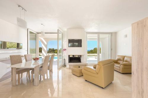 Specchiolla Villa Sleeps 6 Pool Air Con