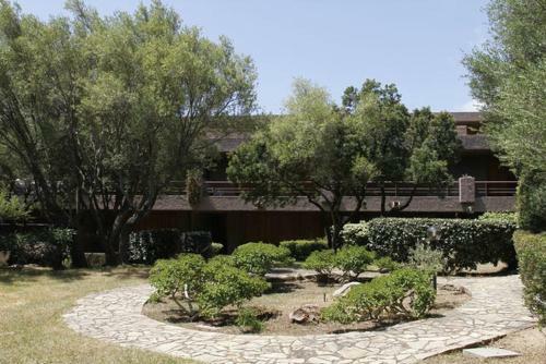 Pedra Ruja Apartments