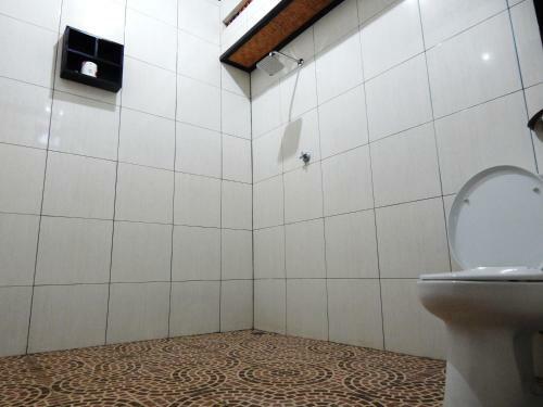 Hostal Giri Sari Guest House