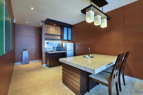 Hotel The Sawangan Suites & Villas