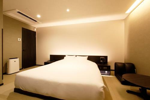 Knows Hotel