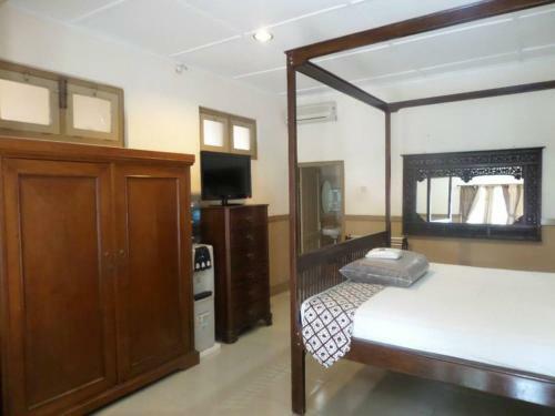 Hostal Ndalem Suratin Guesthouse