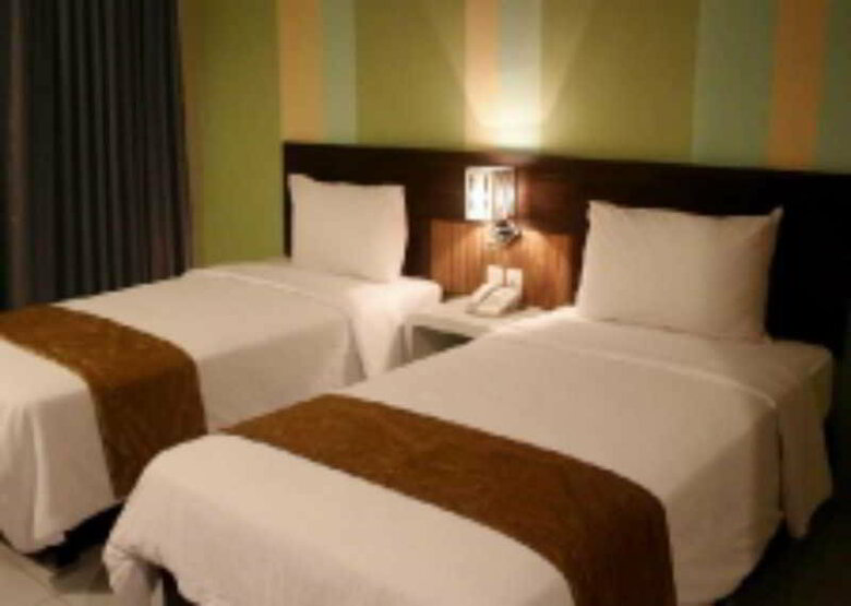 Pose In Hotel