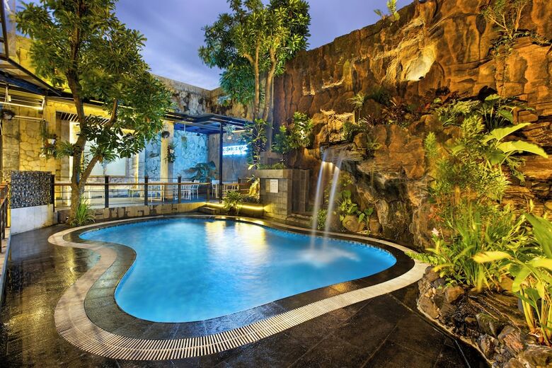 Hotel Jambuluwuk Malioboro Jogja