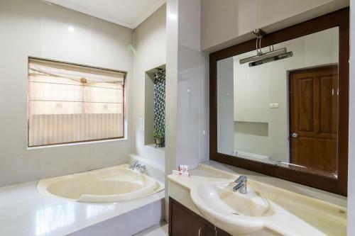 Hostal Roemah Oma Guesthouse