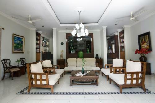 Hostal Roemah Oma Guesthouse