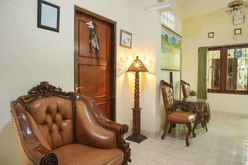 Oyo 465 Alam Citra Bed & Breakfast