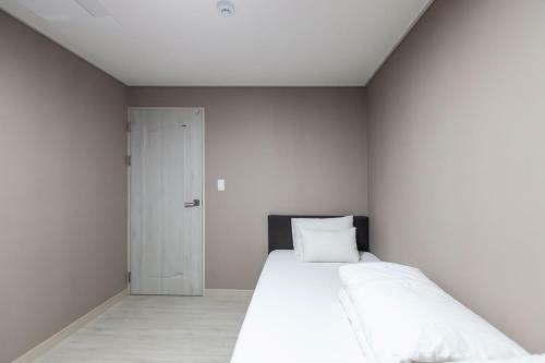 Seomyeon Brown-dot Hotel Gold