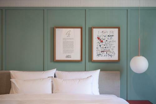 Seomyeon Brown-dot Hotel Gold