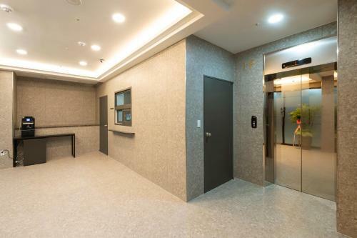 Seomyeon Brown-dot Hotel Gold