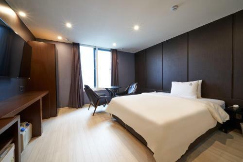 Bardot Hotel Busan Gupo