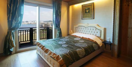 Elroman Pension