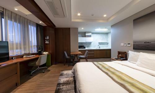 Haeundae H Stay Hotel