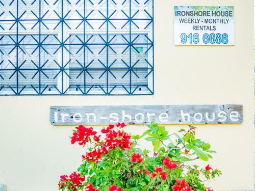 Hostal Iron Shore Guest House