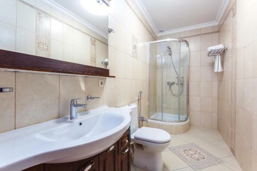 Alanda Hotel