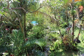 Hostal Gusti's Garden Bungalows